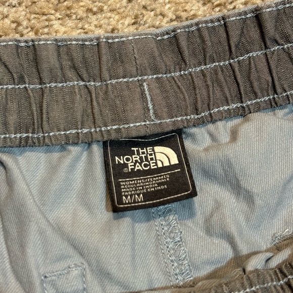 The North Face 100% Organic Cotton Shorts Sz Medium | Casual | Basics | Outdoors - Picture 7 of 9